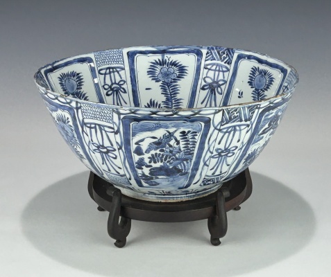 LARGE AND RARE ANTIQUE CHINESE MING WANLI PERIOD BLUE AND WHITE KRAAK PORCELAIN PUNCH BOWL