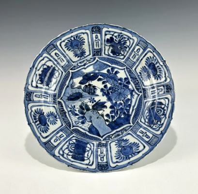 LARGE ANTIQUE CHINESE MING DYNASTY WANLI PERIOD BLUE AND WHITE KRAAK "飞黄腾达" PORCELAIN CHARGER