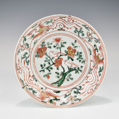 ANTIQUE CHINESE MING DYNASTY POLYCHROME ENAMELED PORCELAIN PLATE, SIX-CHARACTER CHENGHUA MARK