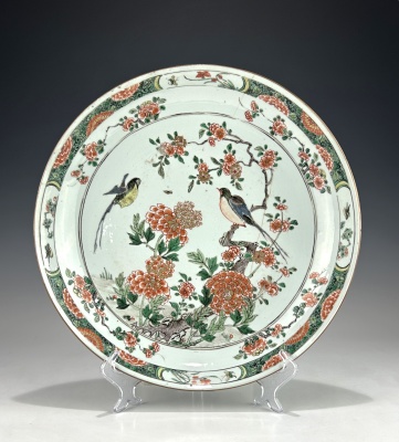 LARGE ANTIQUE CHINESE QING DYNASTY KANGXI PERIOD FAMILLE VERTE PORCELAIN CHARGER