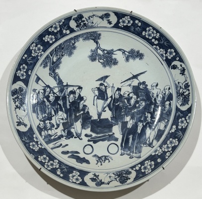 MASSIVE ANTIQUE CHINESE LATE QING DYNASTY BLUE AND WHITE PORCELAIN CHARGER