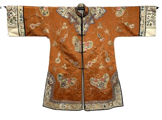ANTIQUE CHINESE QING DYNASTY / EARLY REPUBLIC PERIOD ORANGE-GROUND EMBROIDERED SILK LADY'S ROBE
